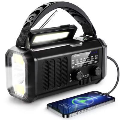 Hätäradio – 10 000 mAh varavirtalähde, LED-valo ja käsikampi